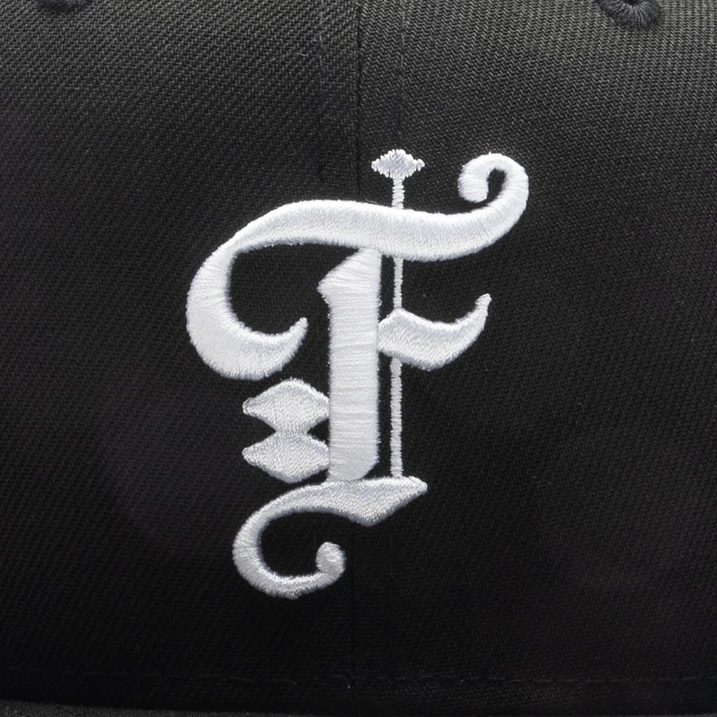 Feature x New Era Old English Las Vegas Fitted - Black/Snow Grey - Image 2