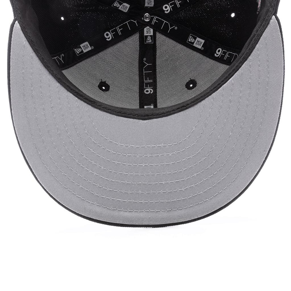 Feature x New Era Old English Scottsdale Fitted - Black/Snow Grey - Image 4