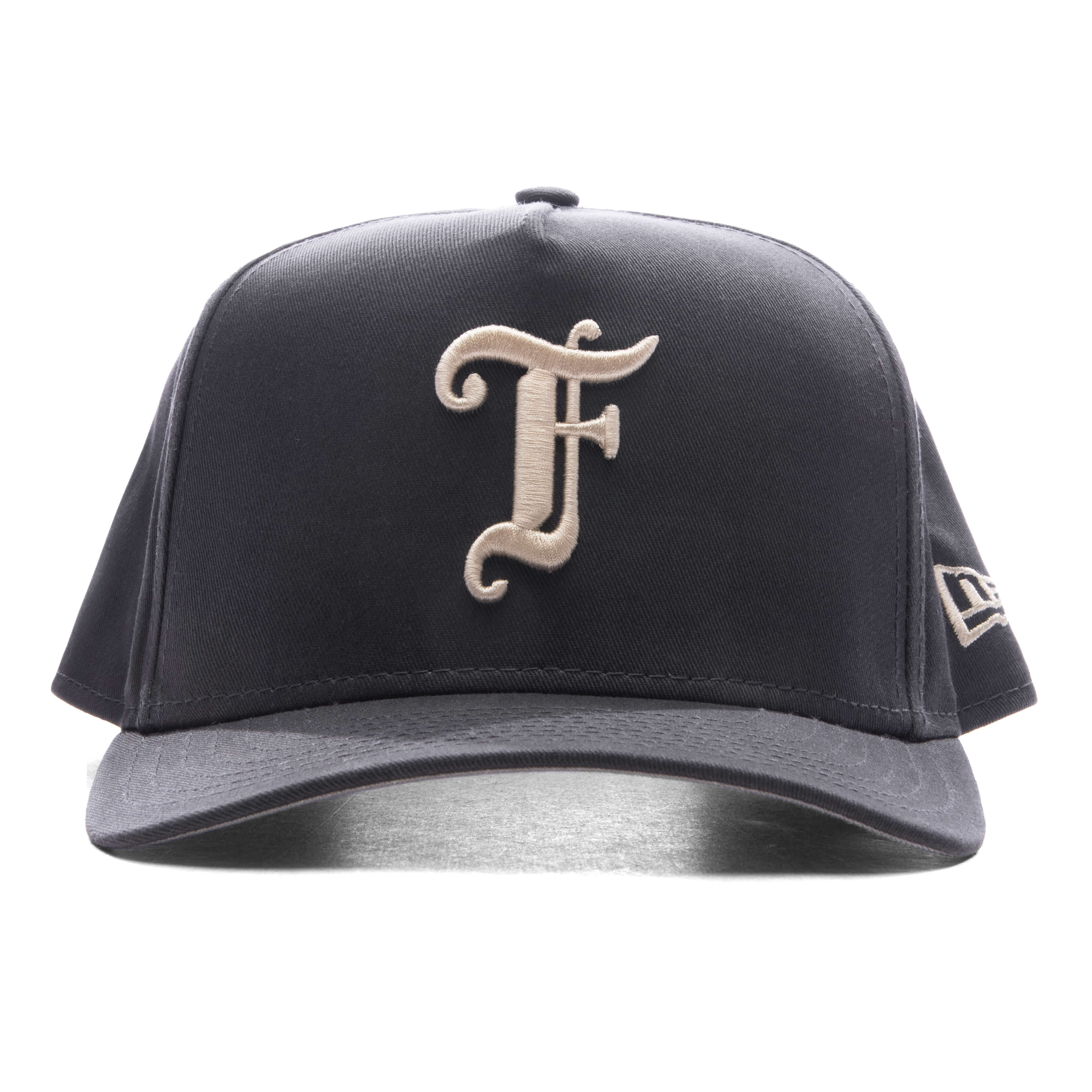 FEATURE x New Era 9FIFTY Curved A-Frame Old English F Snapback - Graphite