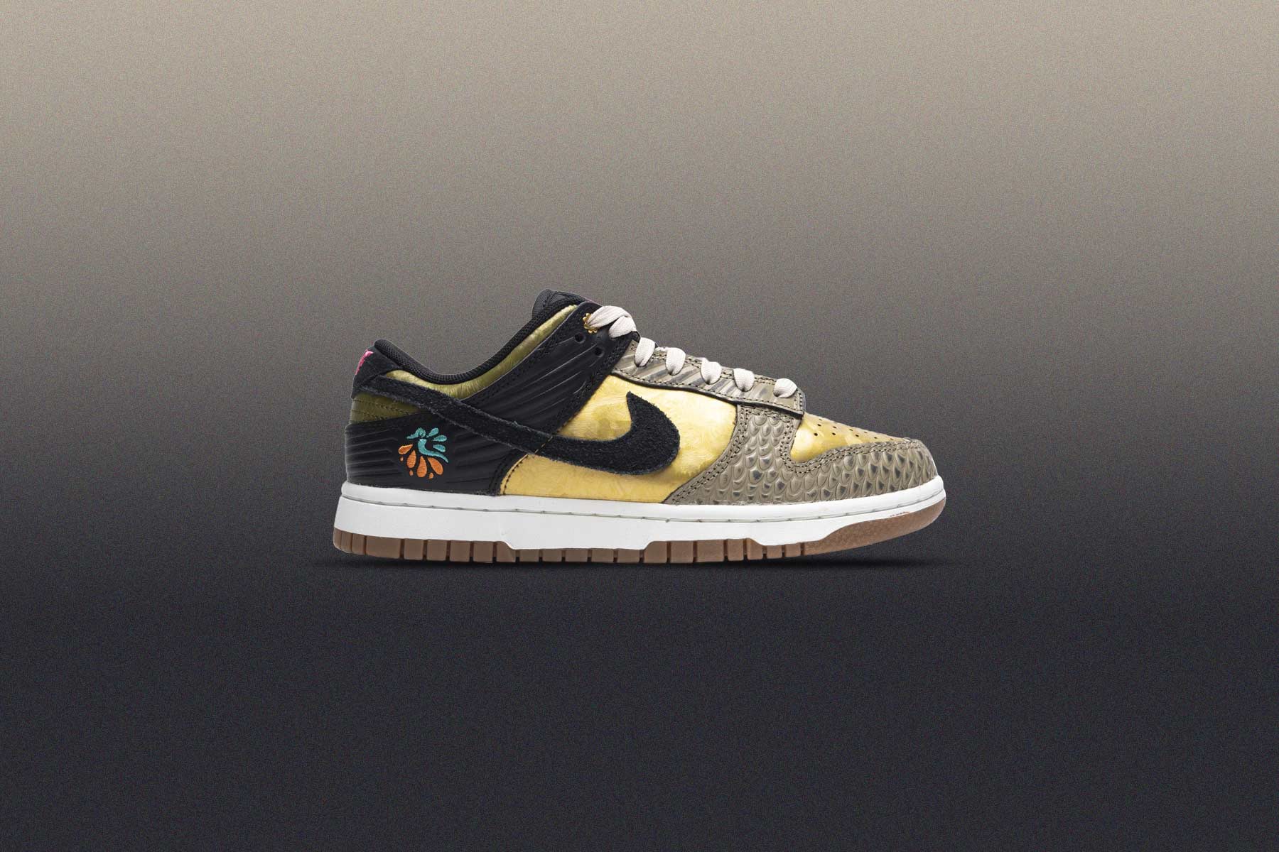 Women's Dunk Low 'Día De Muertos' - Black/Khaki/Metallic Gold - Image 5