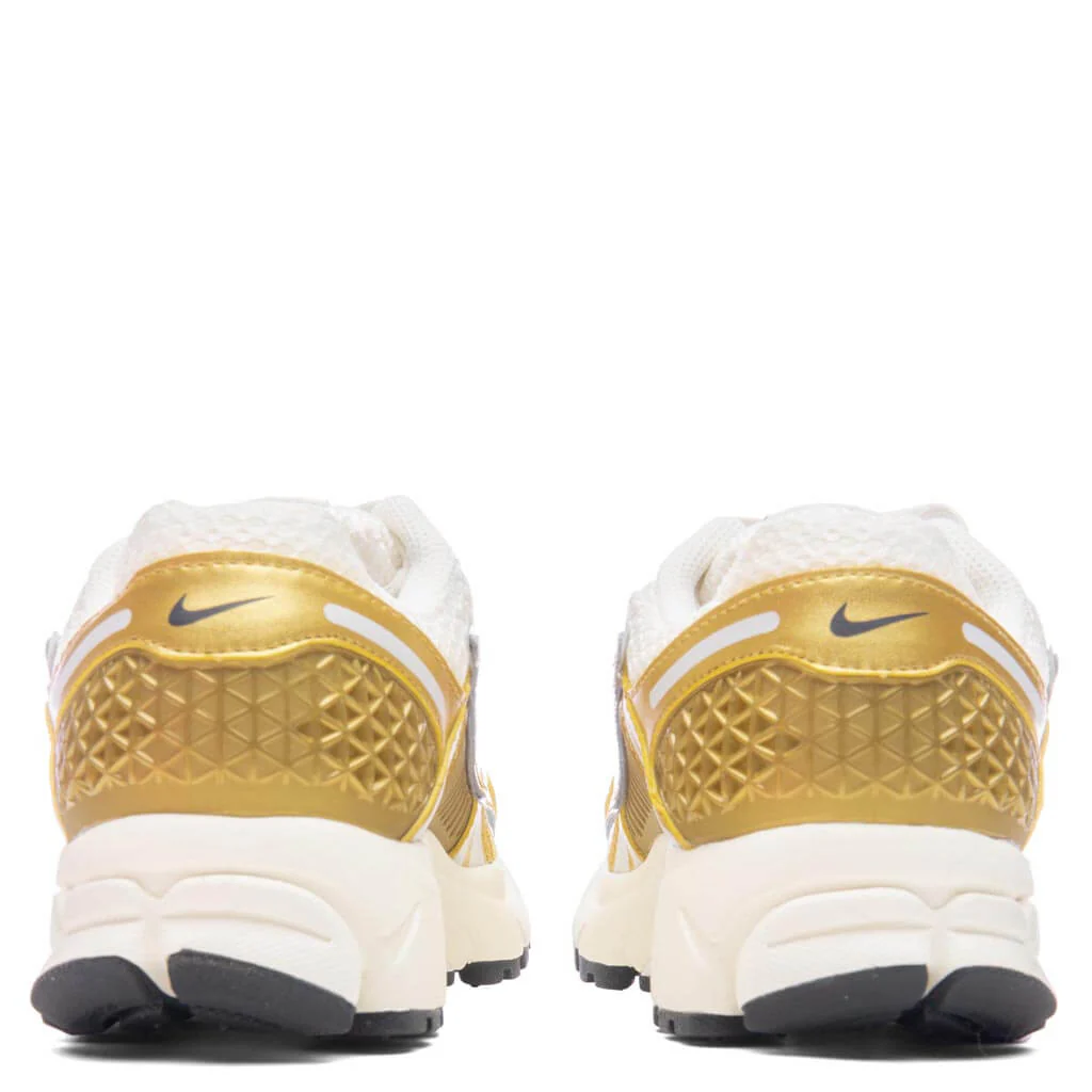 Women's Zoom Vomero 5 - Photon Dust/Metallic Gold/Gridiron - Image 4