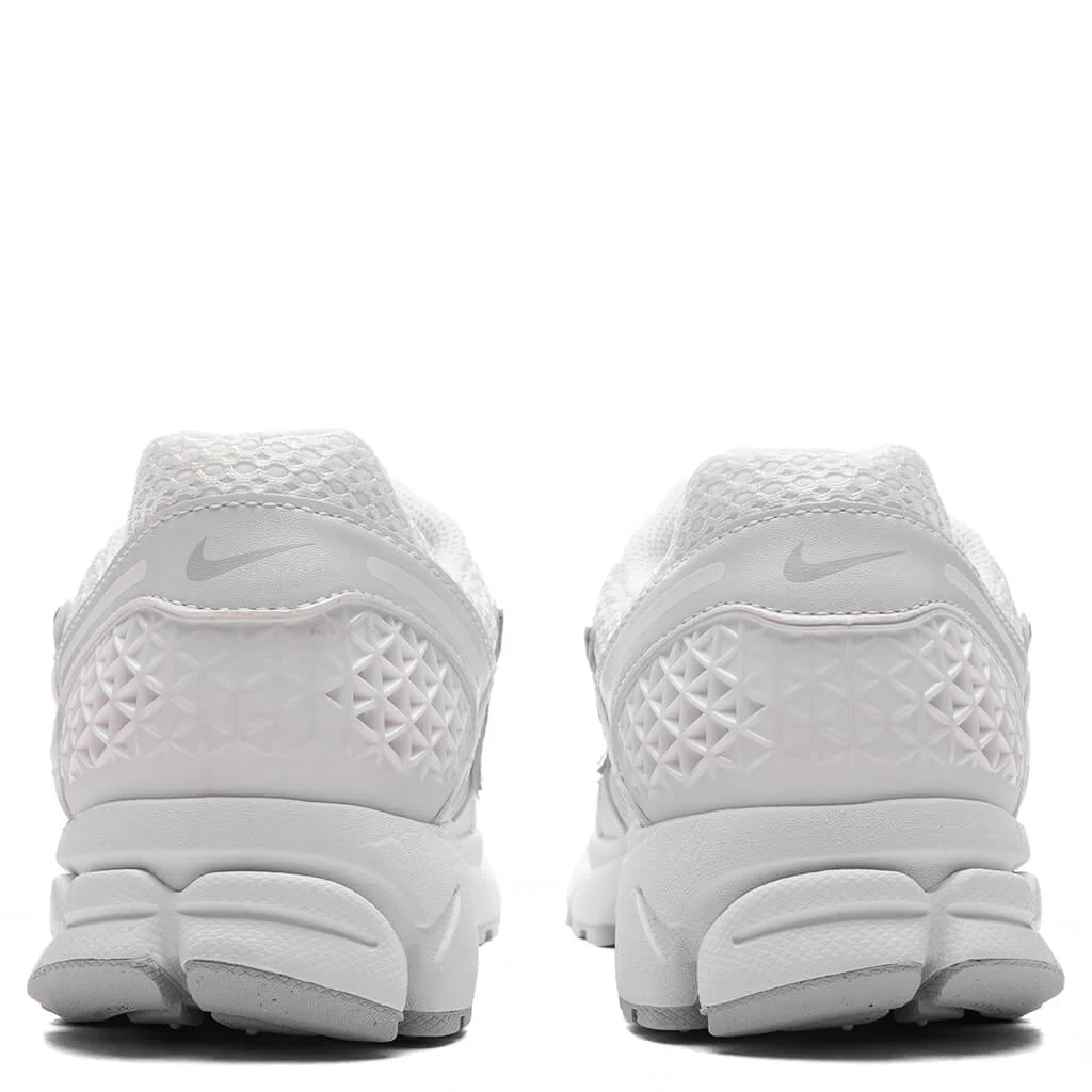 Women's Zoom Vomero 5 - White/Metallic Silver/Summit White - Image 4