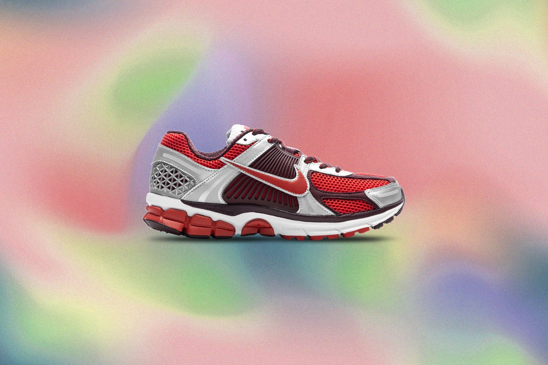 Women's Zoom Vomero 5 - Mystic Red/Mystic Red/Metallic Platinum - Image 5