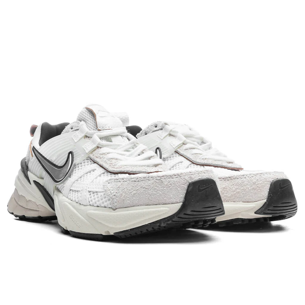 Women's V2K Run - Summit White/Chrome/White/Light Orewood Brown - Image 2